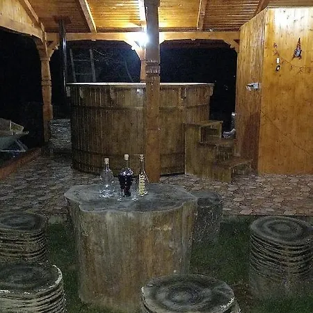 Sub Creasta Cocosului