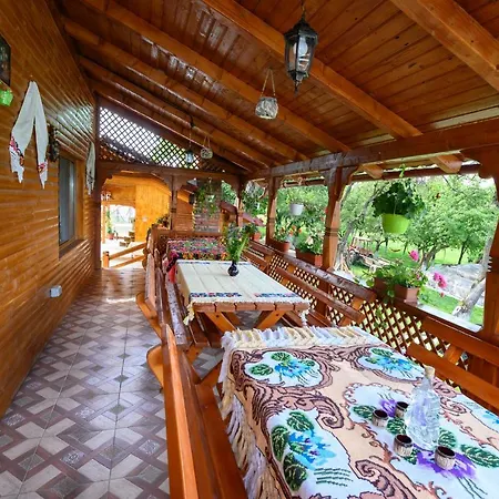 Sub Creasta Cocosului Casa de hóspedes